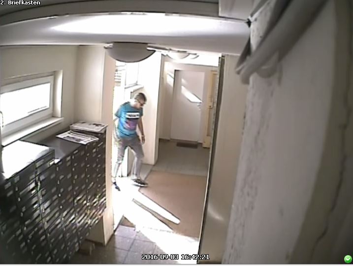 Dieser Mann wird als Mittäter im zweiten Raubfall verdächtigt.