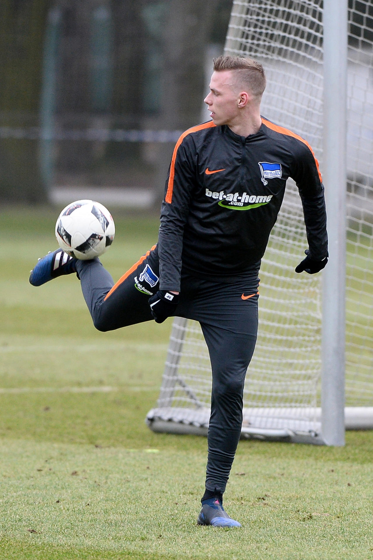 Hacke, Spitze, Knöchel. Ondrej Duda zaubert im Training vor sich hin. Wenn dem Mittelfeldspieler jetzt im Spiel gegen Dortmund weniger Fehlpässe unterlaufen als zuletzt, würde das den Fans einen magischen Stadion-Besuch bescheren.