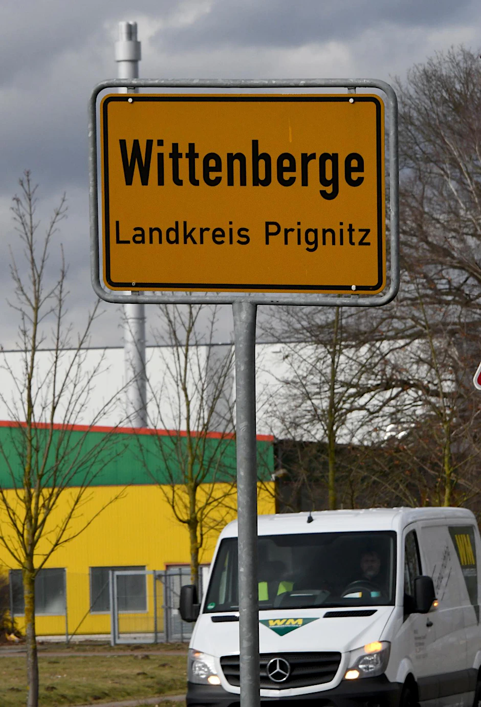 Das Ortseingangsschild von Wittenberge in Brandenburg. 