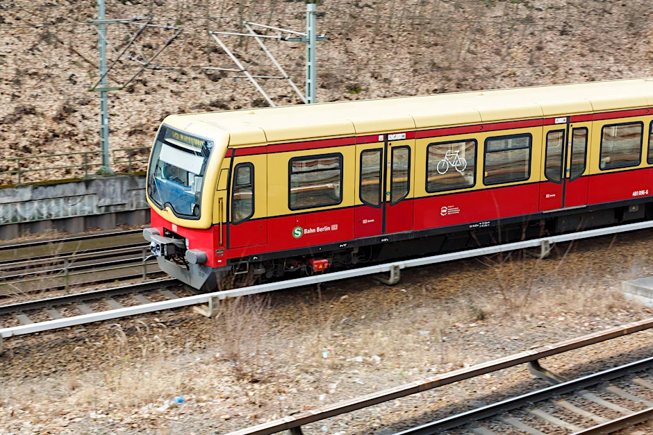 Eine S-Bahn in Berlin (Symbolbild).