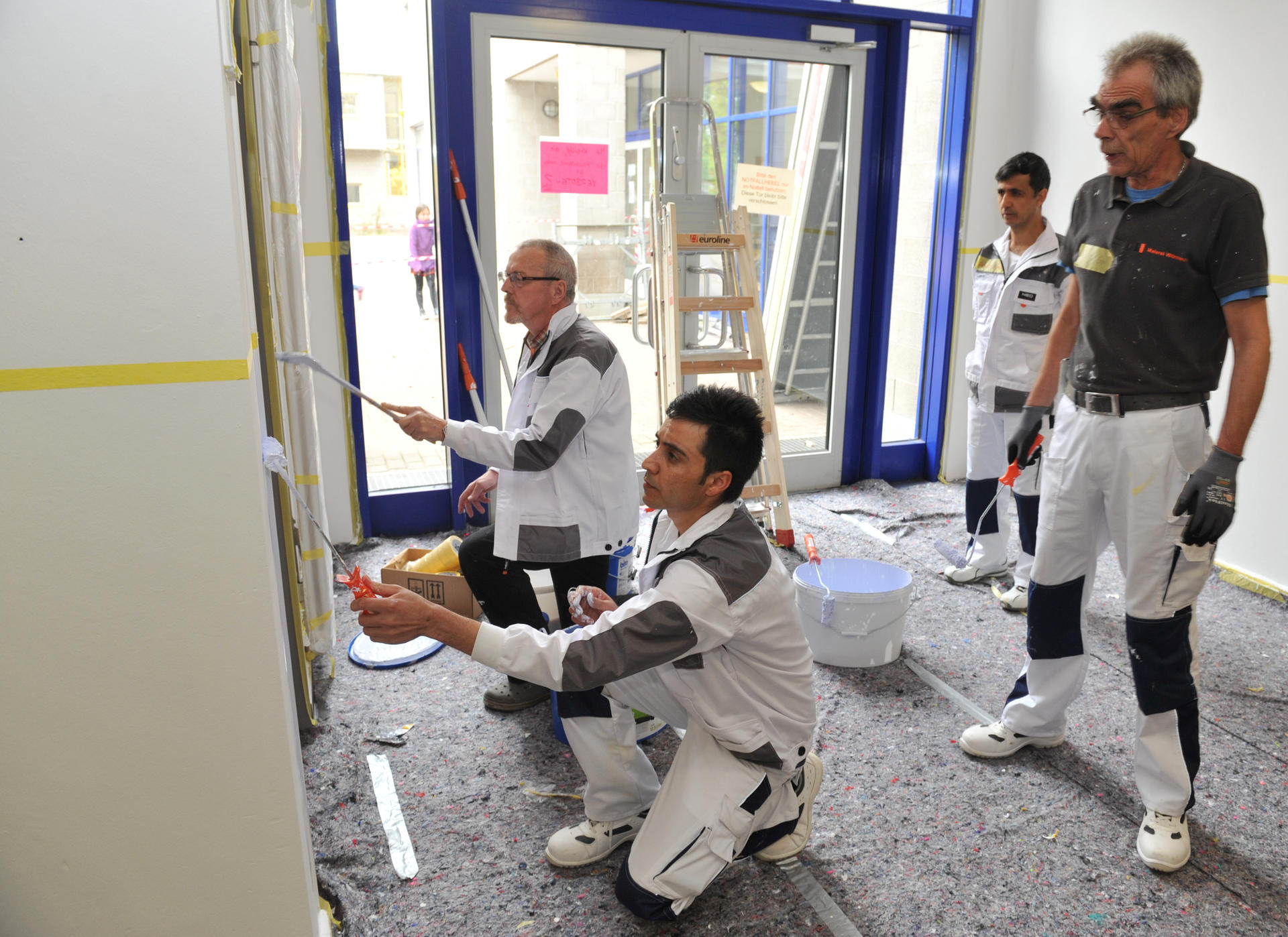 Image - Flüchtlinge streichen Berliner Schule: Hier strahlt die pure Dankbarkeit