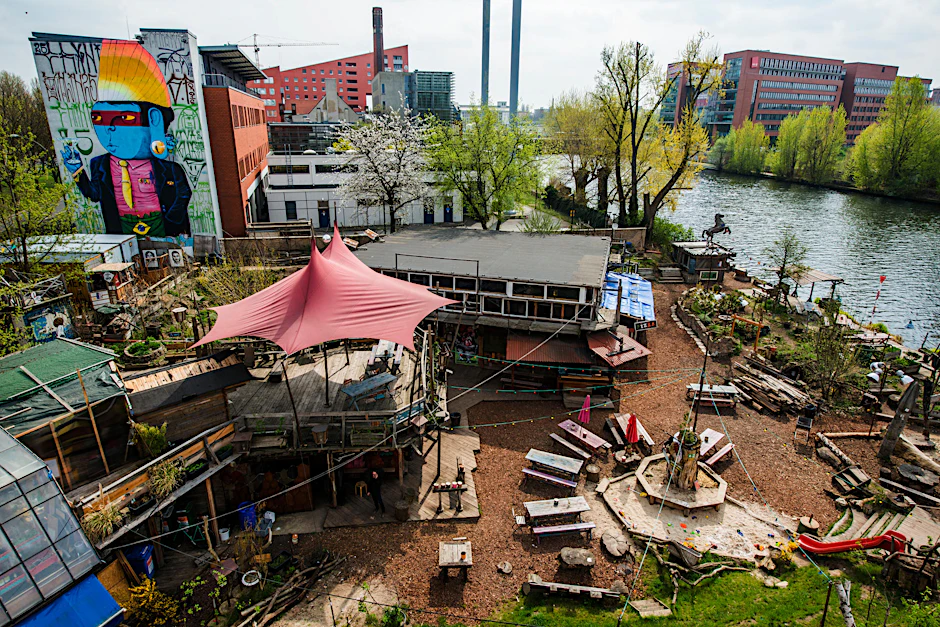 Halb Stadtgarten, halb Theater: Auf dem Pampa-Gelände ist ein Gasthaus geplant.