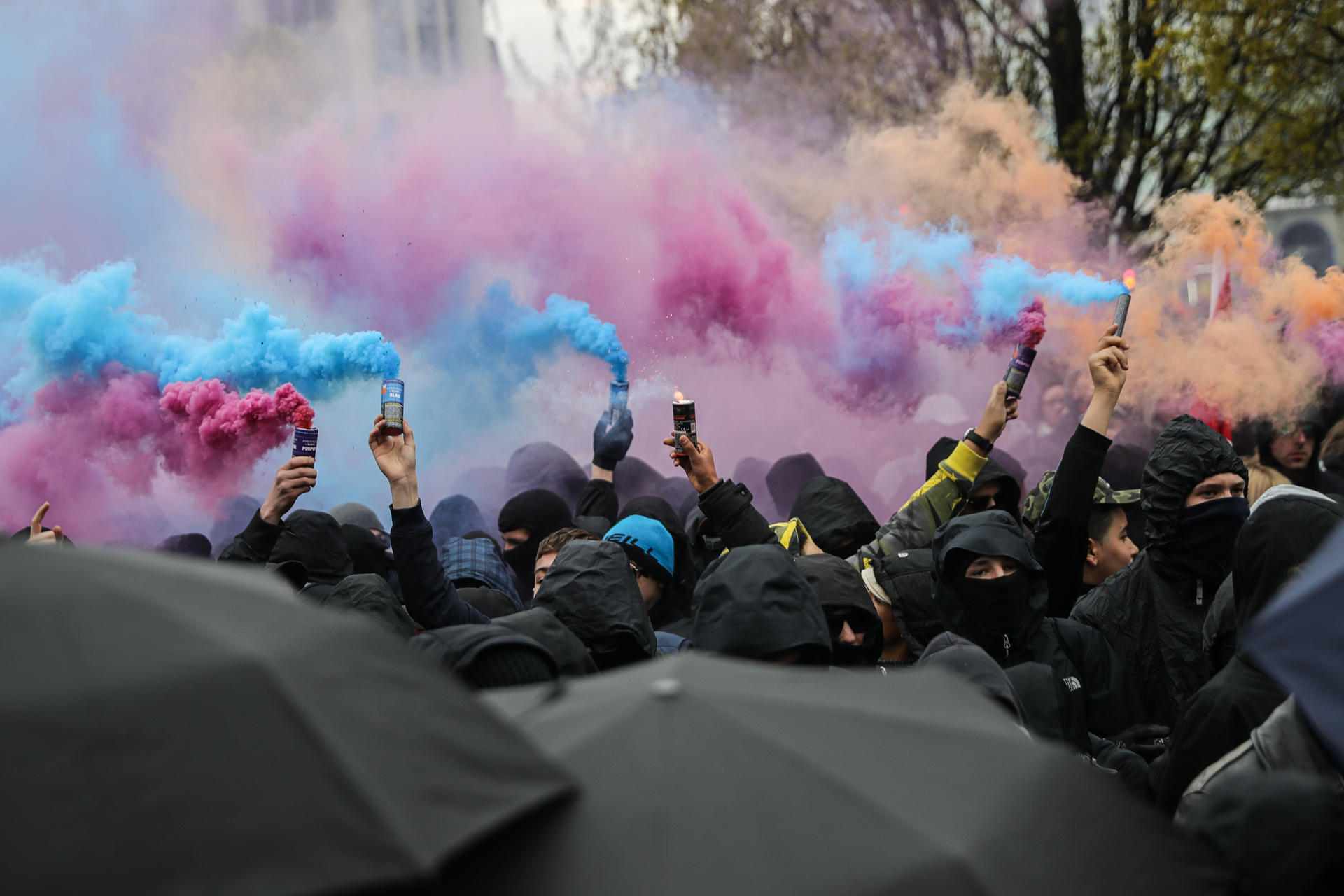 Vermummte Teilnehmer der nicht angemeldeten «Revolutionären 1. Mai-Demonstration.