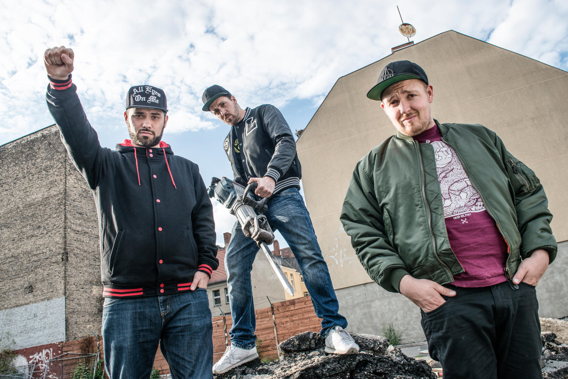 Kämpferische Pose: Die HipHop-Band Antilopen Gang tritt auch für Yücel auf.
