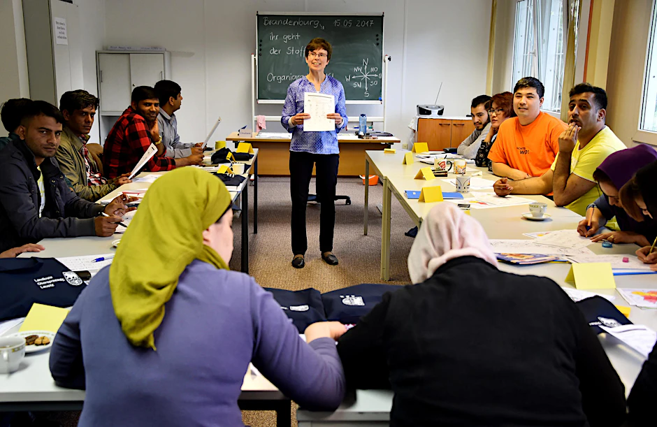 Christiane Barberowski unterrichtet in Lauchhammer (Brandenburg) im Landeskundekurs für Asylbewerber und Flüchtlinge. 
