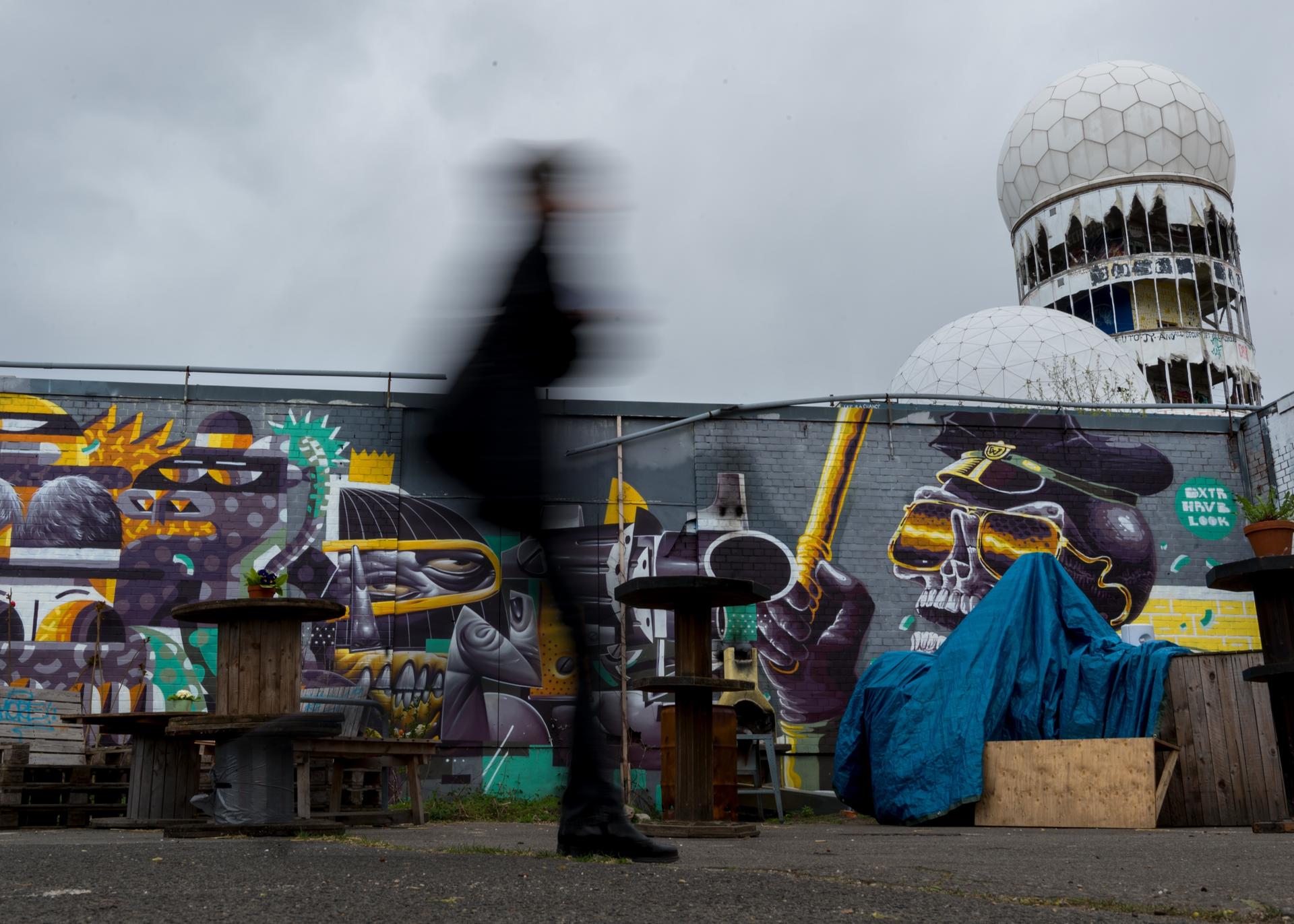 Totenköpfe an der Wand - das passt zum Namen "Teufelsberg".