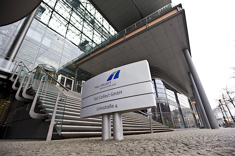 Im pompösen Glaskasten von Toll Collect am Potsdamer Platz wurden Büros durchsucht.