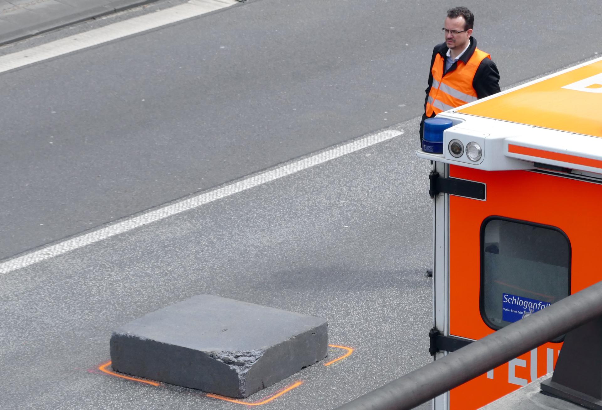 Diese Styropor-Platte war einem vorausfahrenden Lkw heruntergefallen.