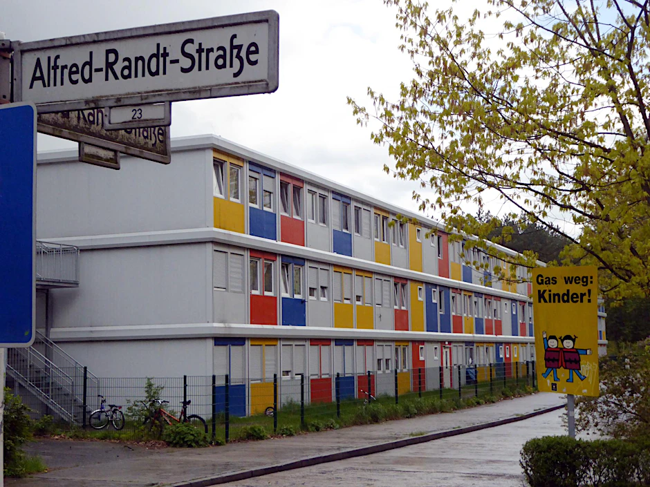 Das Flüchtlingsheim in der Köpenicker Alfred-Randt-Straße wurde durchsucht.