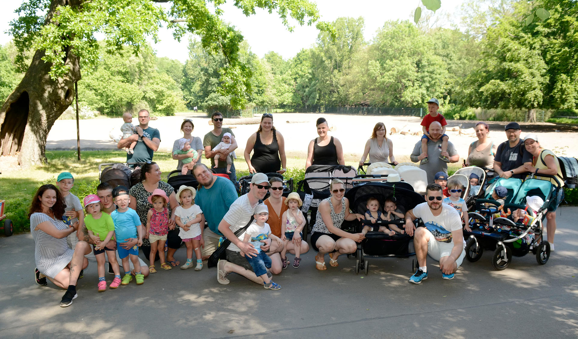 So viel Baby-Glück hat der Tierpark noch nie erlebt: Familien aus ganz Berlin kamen am Wochenende zum Zwillingstreffen.