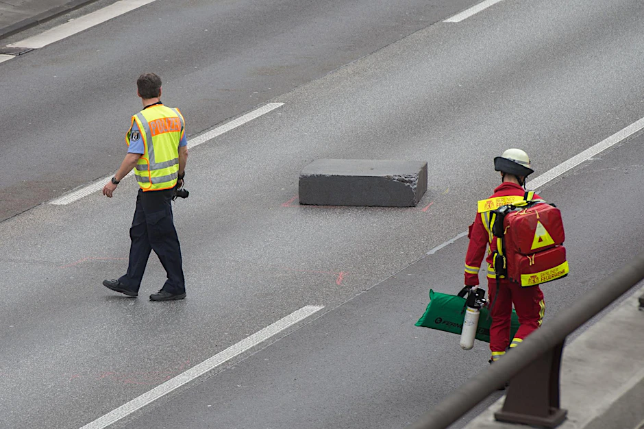 Styropor-Platte an der Unfallstrecke auf der Stadtautobahn in Berlin. 