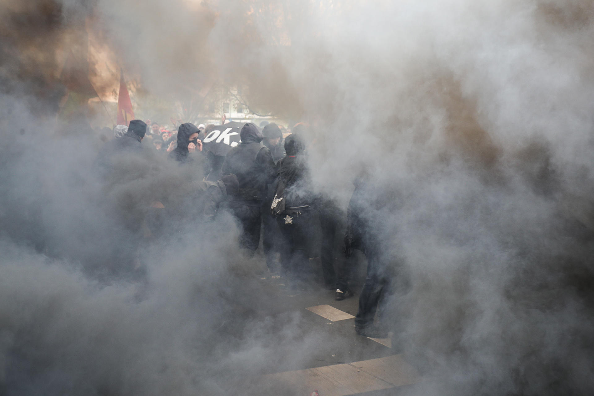Die Luft im Demo-Block ist völlig verraucht.