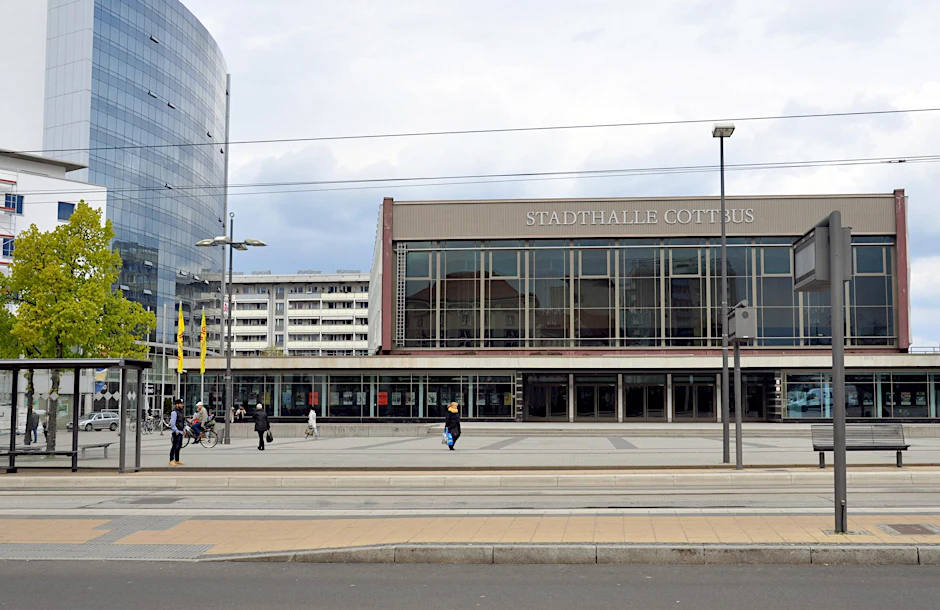 Die Stadthalle in Cottbus: Dort wurde Shaden M. in der Nacht zu Karsamstag angefahren.