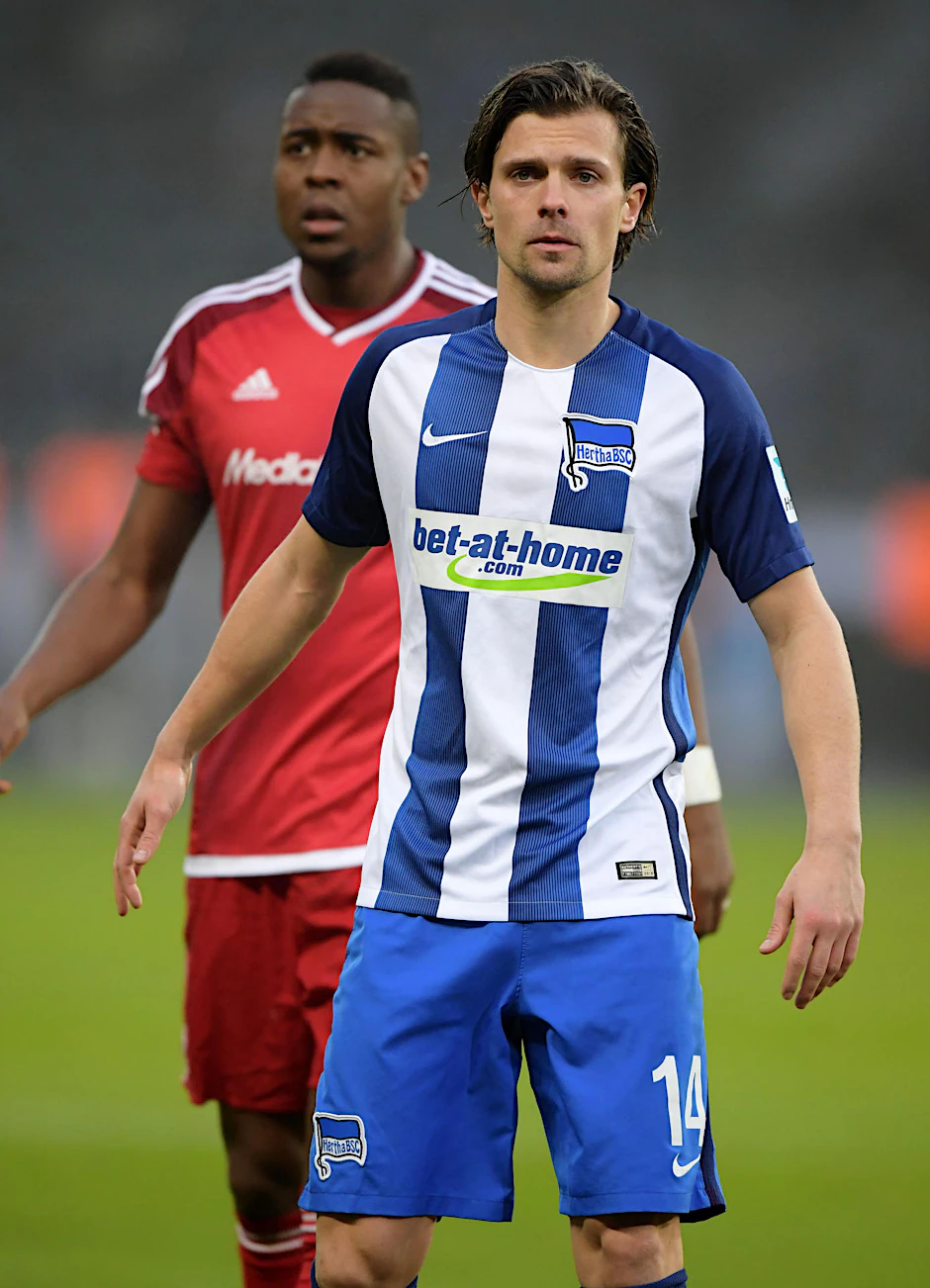 Valentin Stocker von Hertha BSC (r.) während des Spiels zwischen Hertha BSC und dem FC Ingolstadt 04.