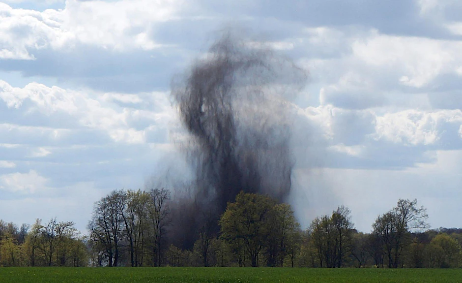 In Brandenburg kommt es häufiger zur Sprengung von Weltkriegsbomben, die nicht mehr abtransportiert werden können. Dieses Foto stammt von der Sprengung zweier Blindgänger bei Potsdam.