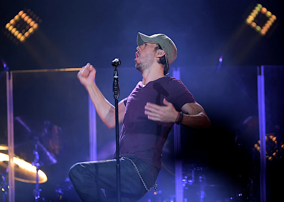 Voller Körpereinsatz: Enrique Iglesias ging erst mit seinen Fans auf Tuchfühlung, dann verschwand er grußlos.