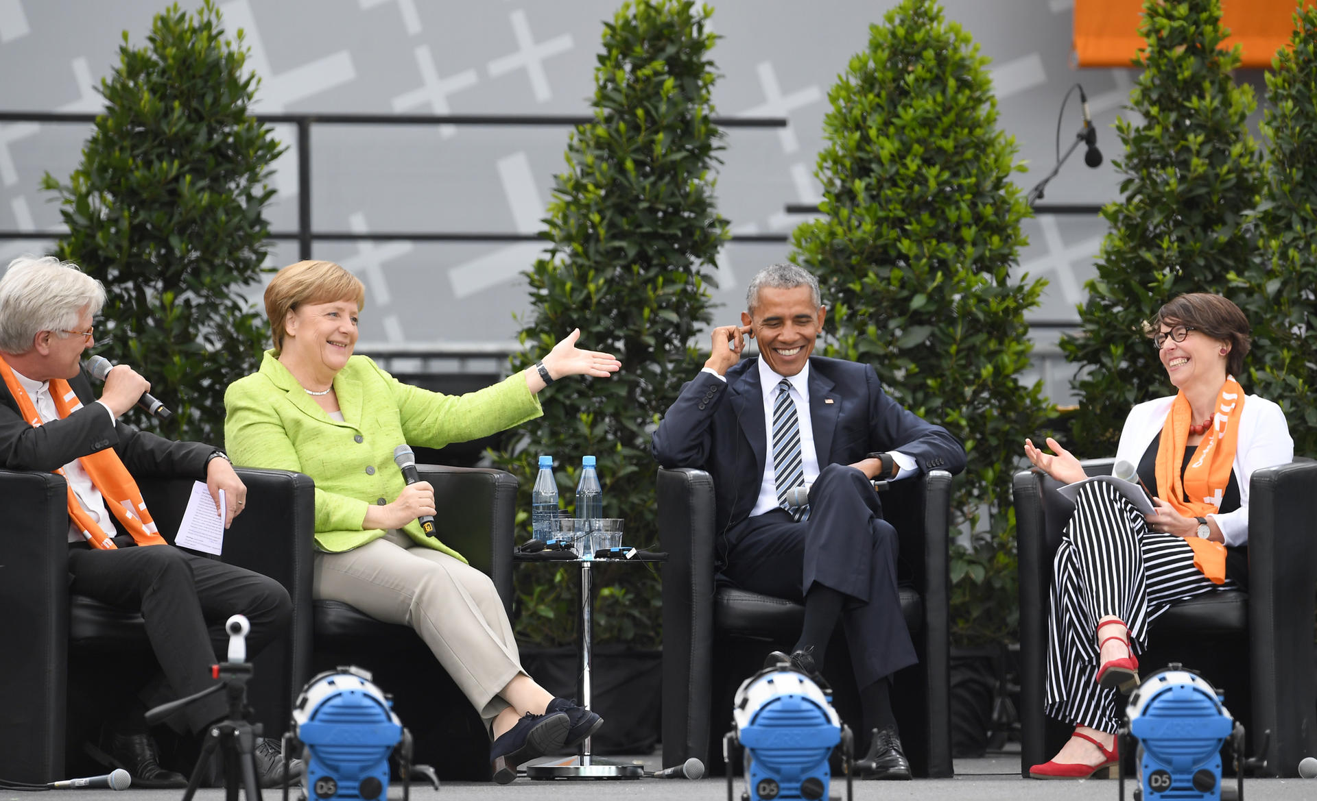 Das Gespräch von Merkel und Obama wurde von Bischof Heinrich Bedford-Strohm und Kirchentagspräsidentin Christina Aus der Au moderiert.