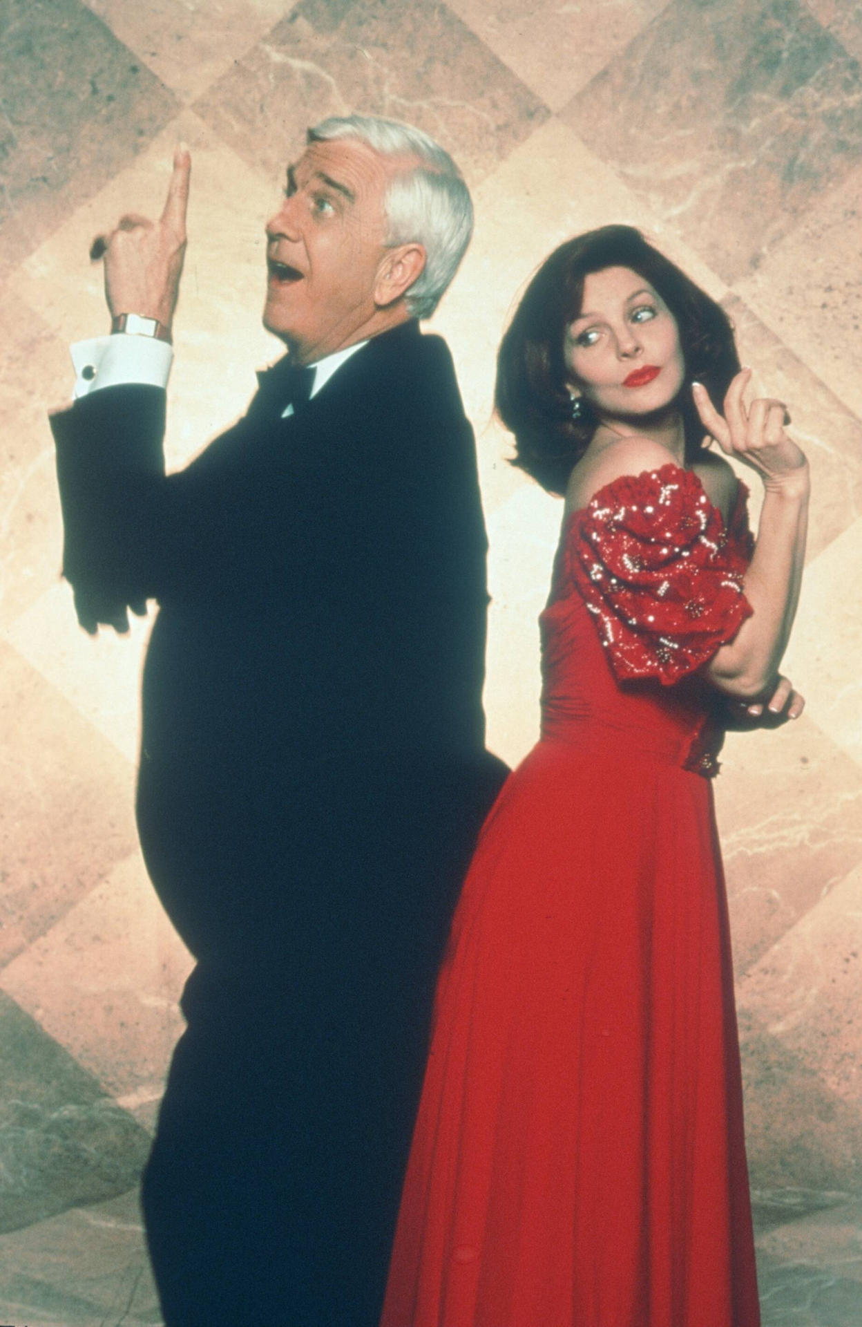 Auch auf der Leinwand war sie zu sehen. Hier posiert sie an der Seite von Leslie Nielson im Kino-Erfolg „Die nackte Kanone“ (1995). 