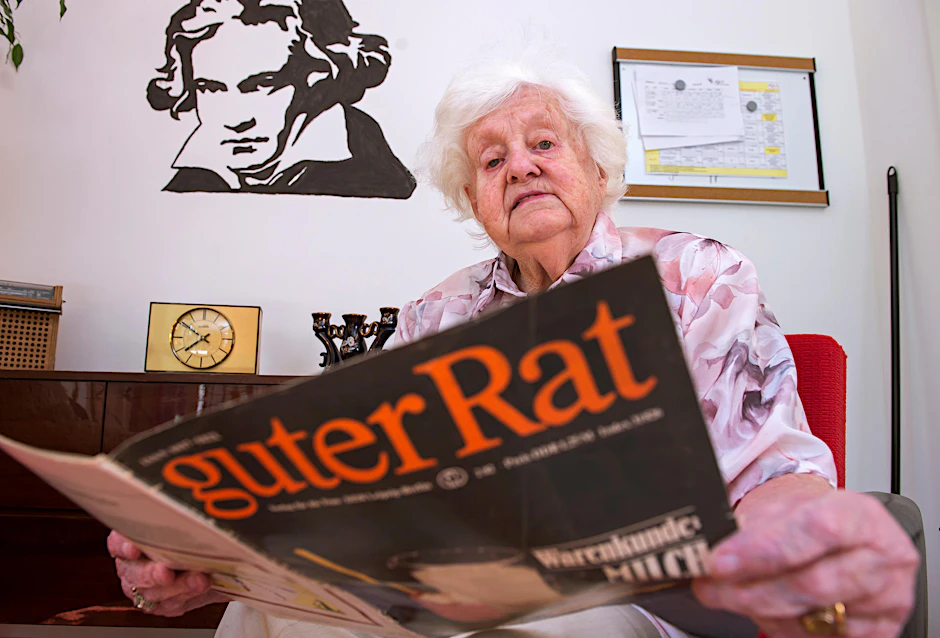 In Schubladen finden die Heimbewohner auch DDR-Zeitschriften wie ,Guter Rat’.