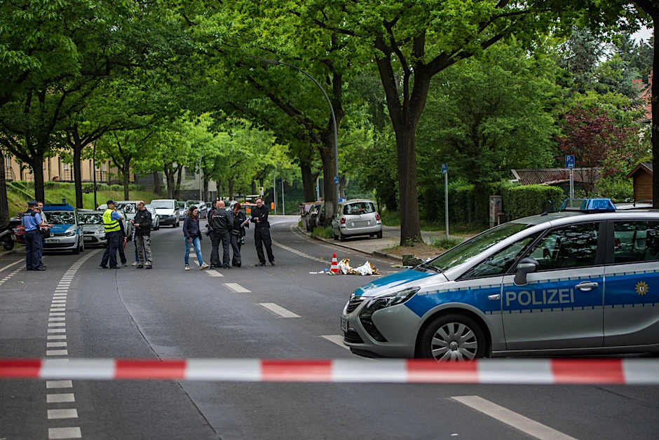 Kriminaltechniker am Tatort in der Schöneberger Arnulfstraße.