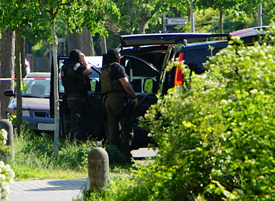 SEK-Beamte am Tatort in Heiligensee.