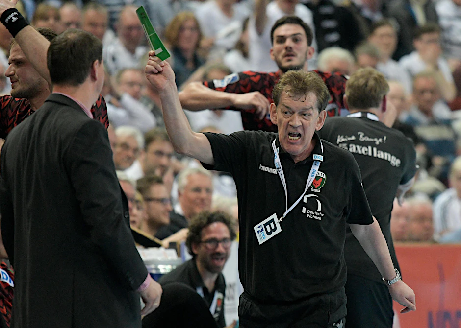 Füchse-Trainer Velimir Petkovic kommt in Kiel aus dem Aufregen gar nicht mehr raus.