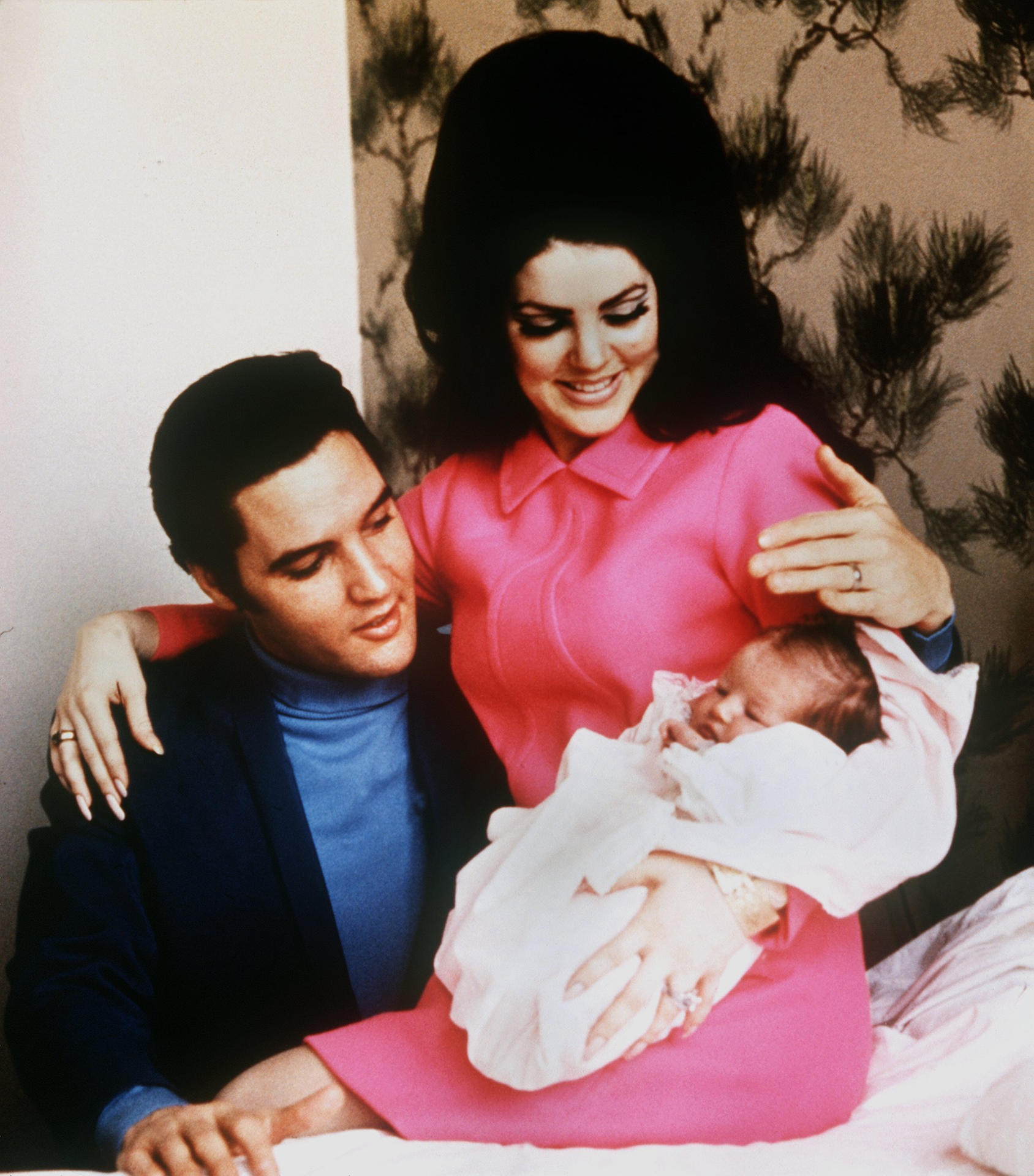 Priscilla 1968 mit Elvis und Töchterchen Lisa Maria.