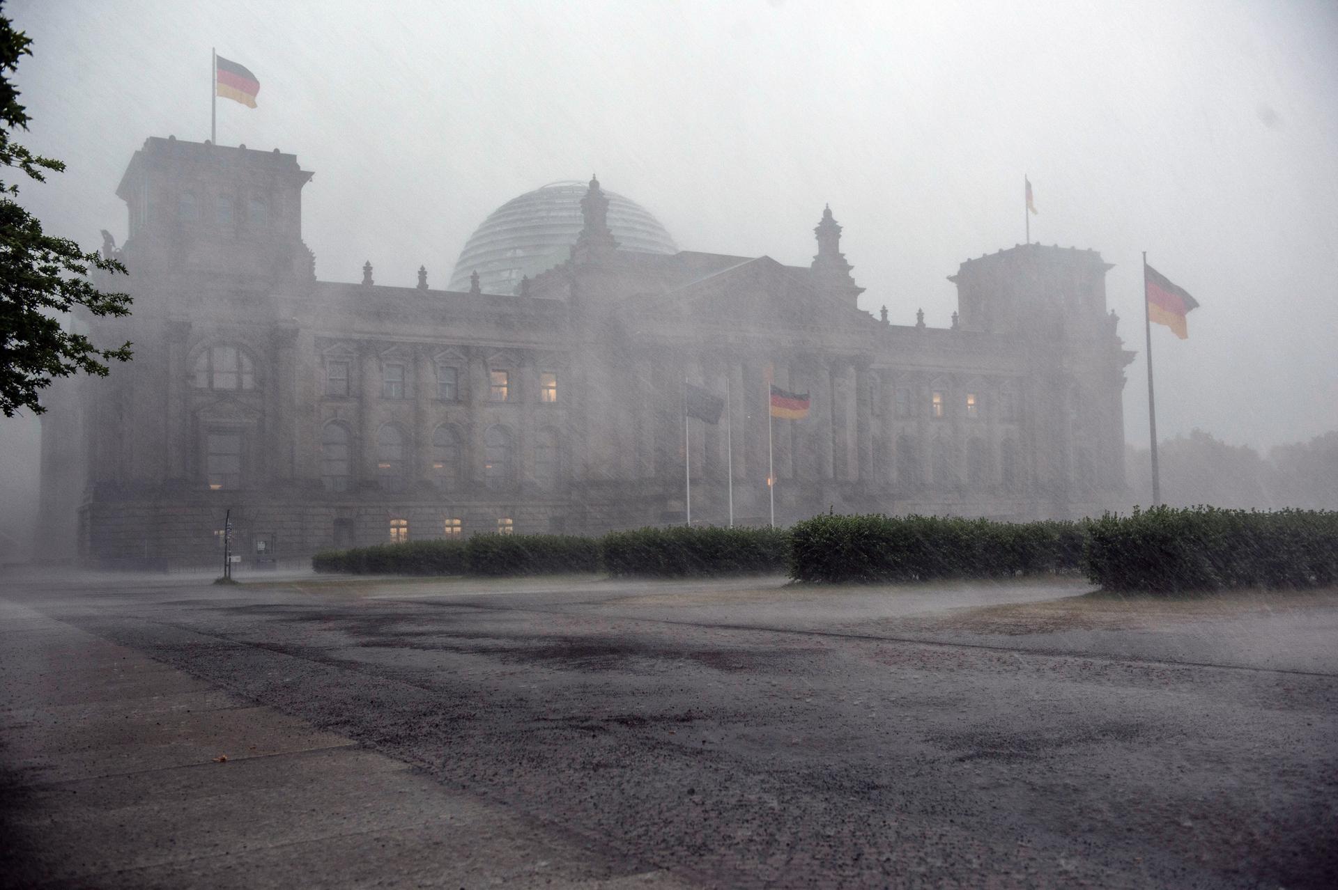 Schlechtwetterfront: Gewitter Und Hagelschauer Zogen über Berlin