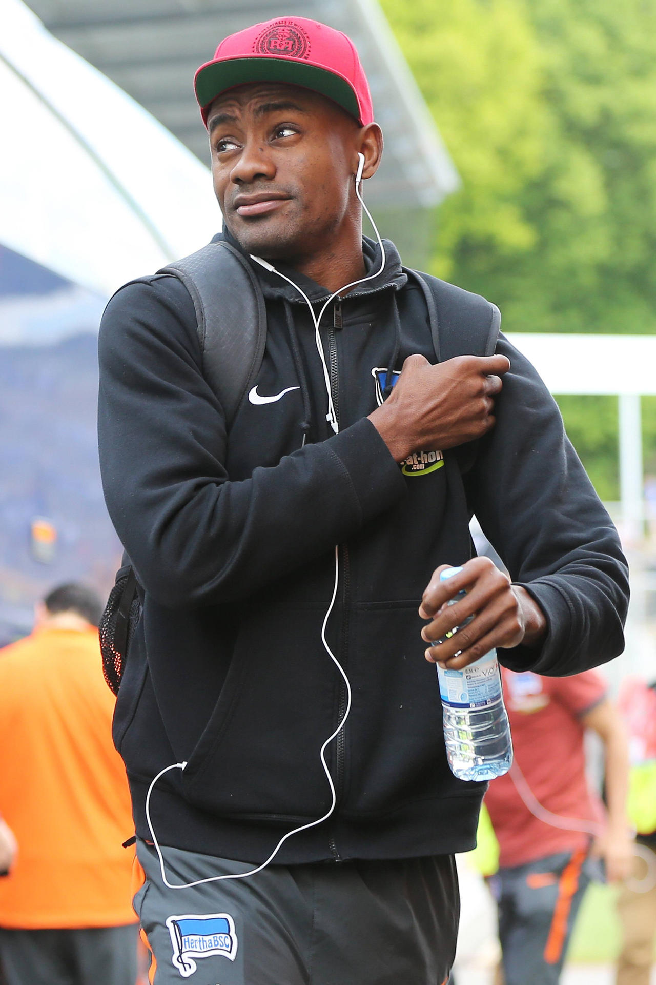 Kalou schaut mit Optimismus auf das letzte Saisonspiel gegen Leverkusen.