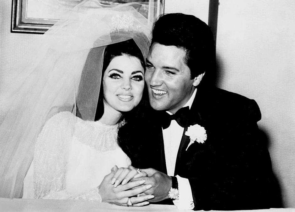 Trautes Glück: Elvis und Priscilla bei ihrer Hochzeit am 1. Mai 1967. Ihre Ehe hielt sechs Jahre; sie blieben Freunde. 