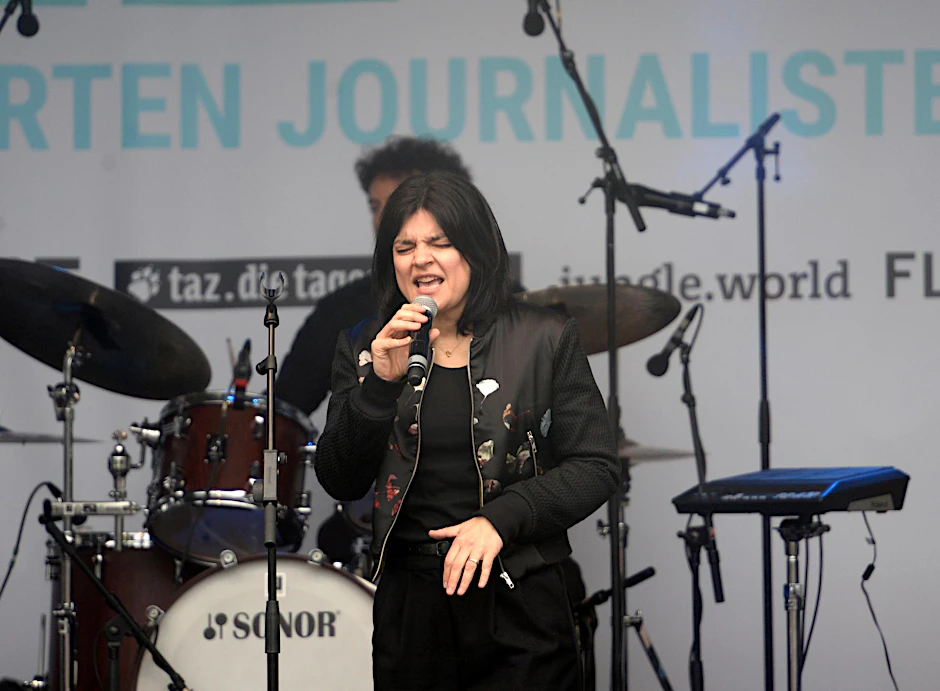 Sang mit ihrer Band: Die deutsch-iranische Schauspielerin Jasmin Tabatabai. 