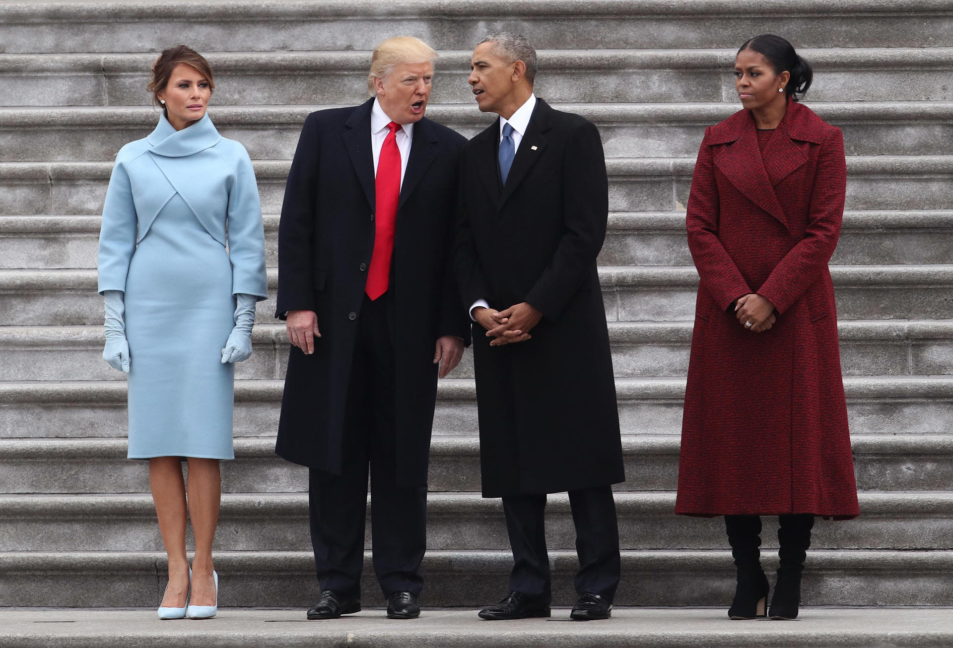 Die Distanzierte: Melania Trump (links), Ex- Model und Frau des US-Präsidenten Trump, Der Look der Schweigsamen: teuer, kühl, steril. Am Tag der Inauguration trug sie ein Kleid von Ralph Lauren in Babyblau. 