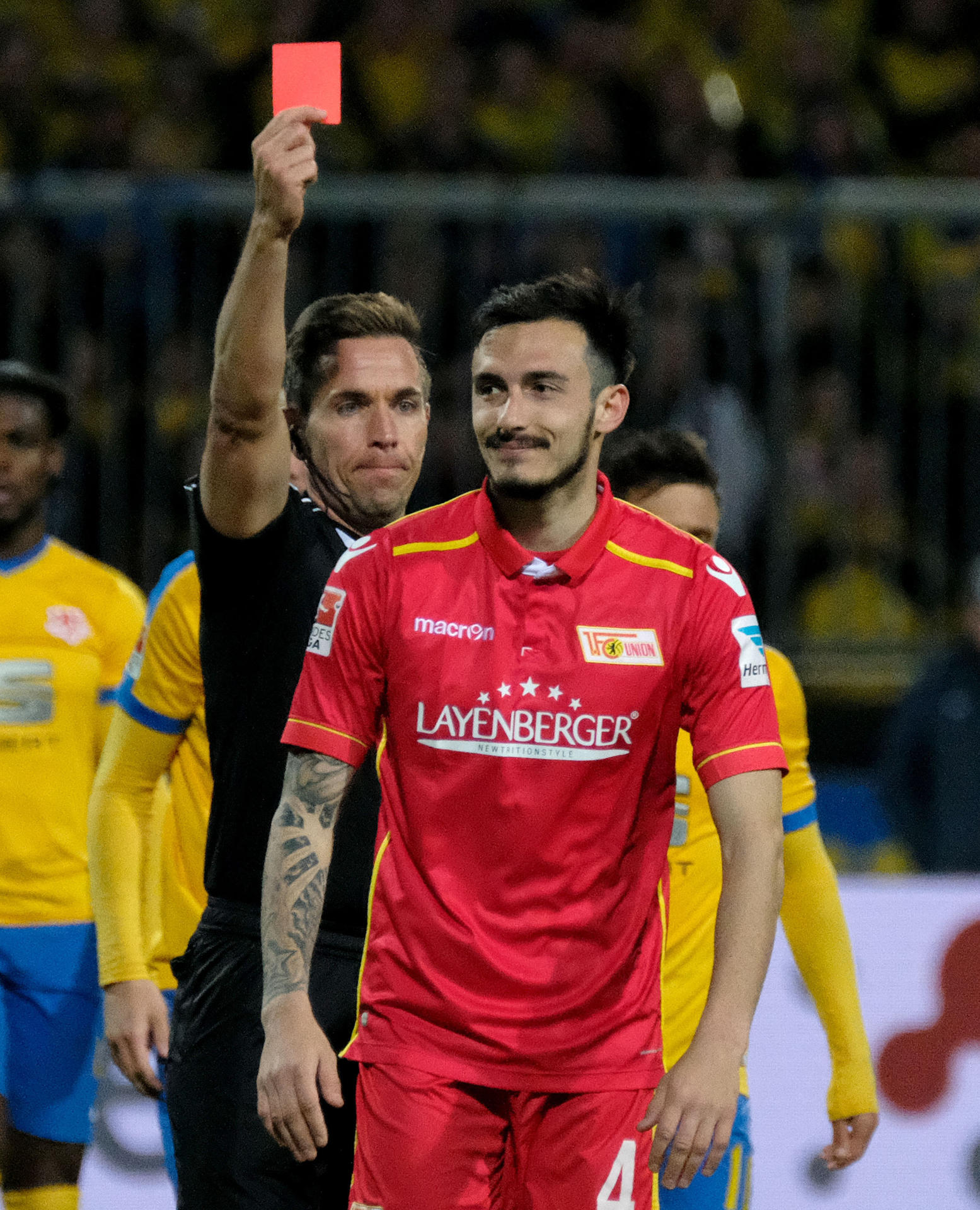 Auch das noch: Gelb-Rote Karte für Roberto Puncec.