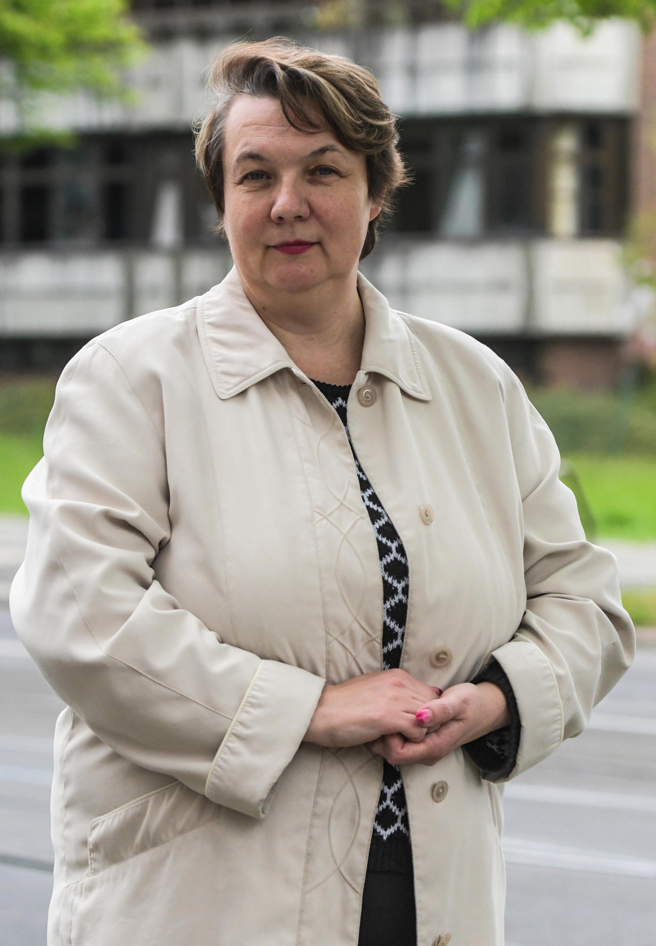Seit gut zwanzig Jahren verfallen Sporthotel und Kongresszentrum in Hohenschönhausen. Olga Kowalewskij ist darüber bitter enttäuscht.