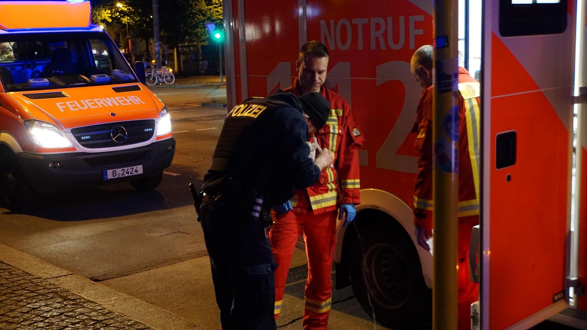 Auch ein Polizist bekam eine Ladung Pfefferspray ab.