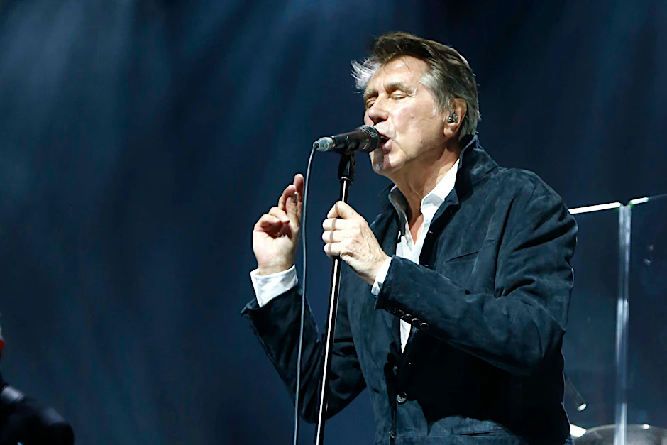 Wie immer edel gewandet: Bryan Ferry im Tempodrom´.