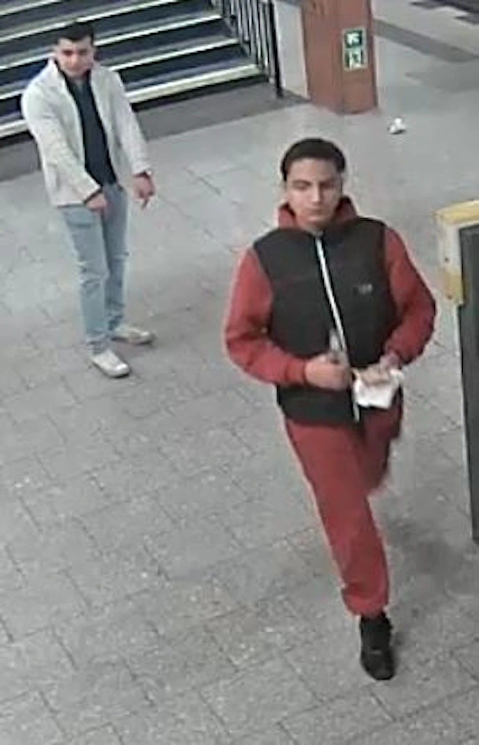 Wer kennt diese Prügler und kann der Polizei Hinweise geben?