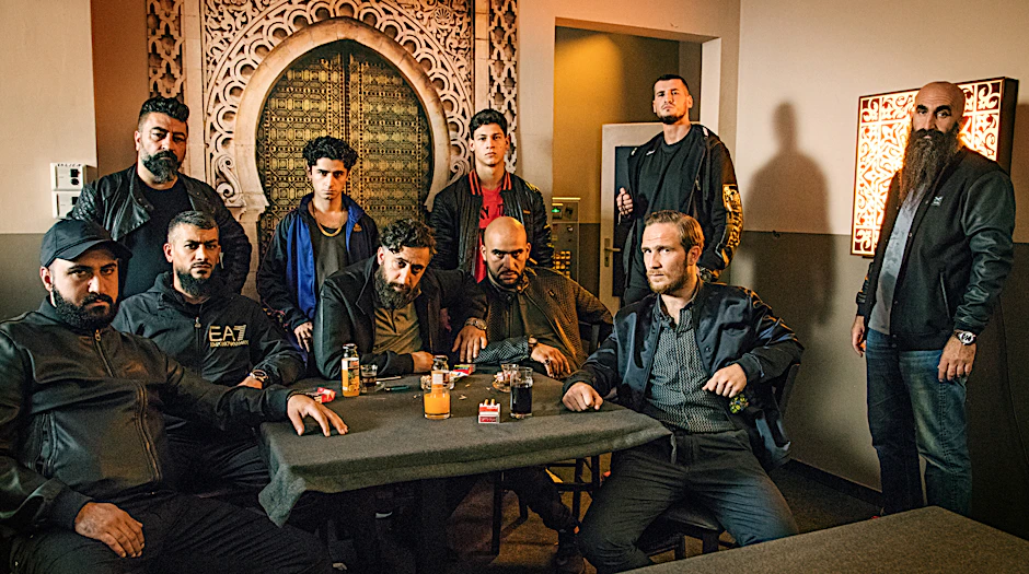 Hübsch ausstaffiert: So sieht er aus, der Araber-Clan in der TV-Serie „4 Blocks“ auf TNT.