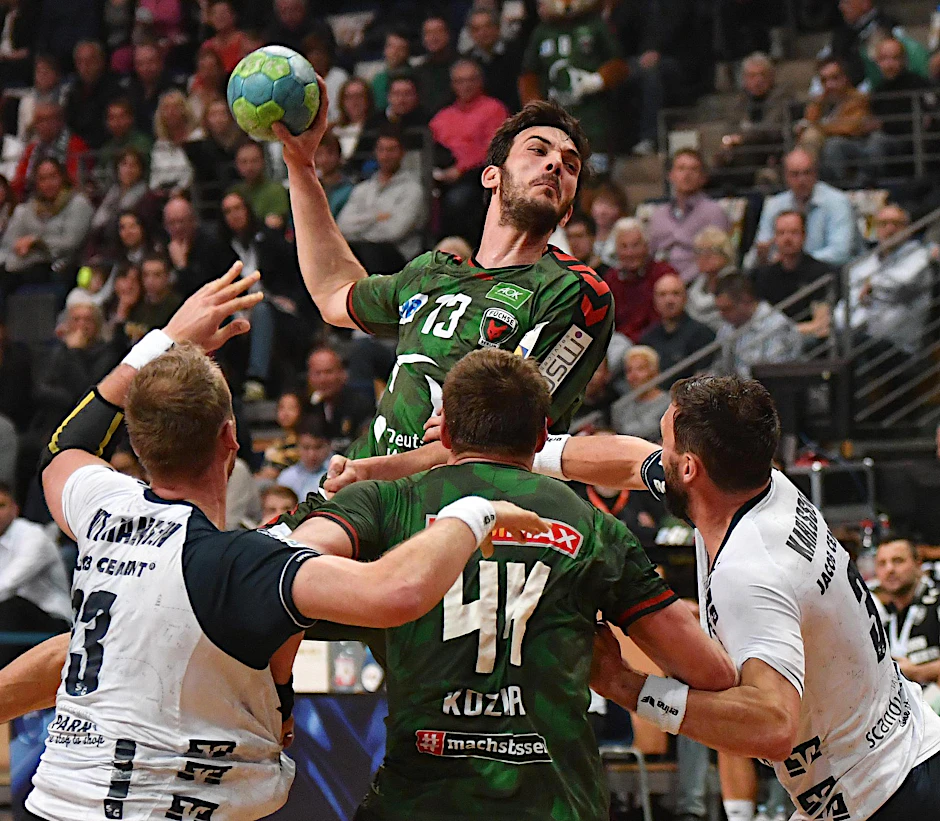 Handball (Symbolbild).