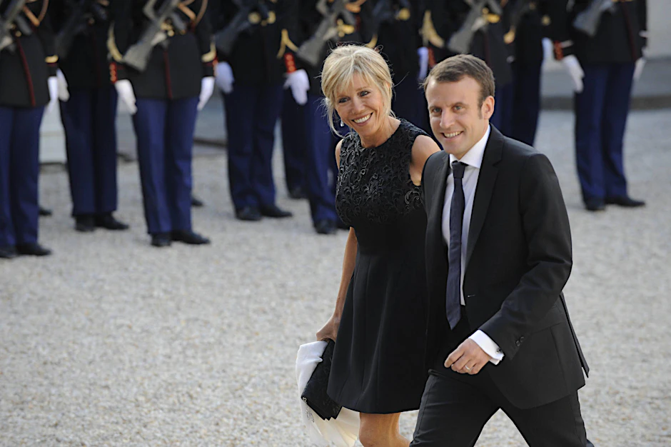 Ein energiegeladenes Paar: Emmanuel Macron und seine ehemalige Lehrerin und heutige Ehefrau Brigitte Macron. 