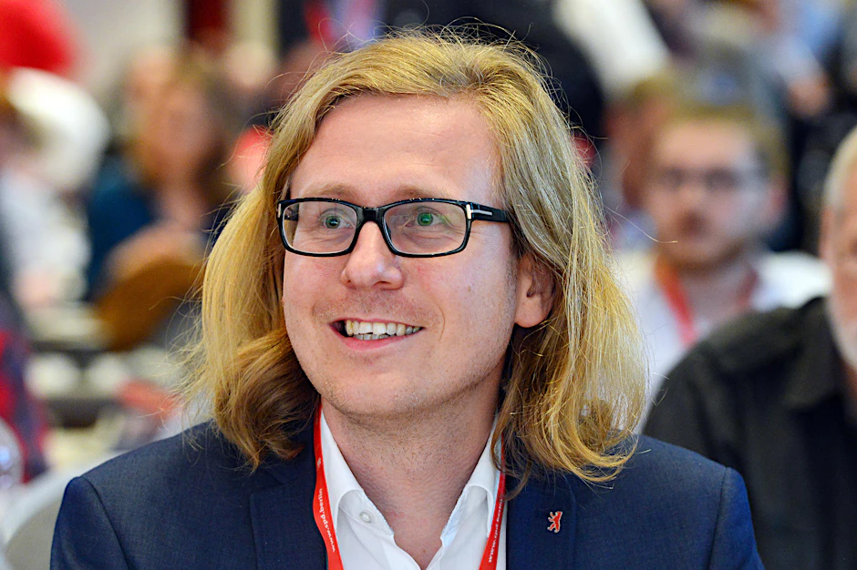 Hönicke an der Vertreterversammlung SPD Berlin zur Wahl der Landesliste für die Bundestagswahl.