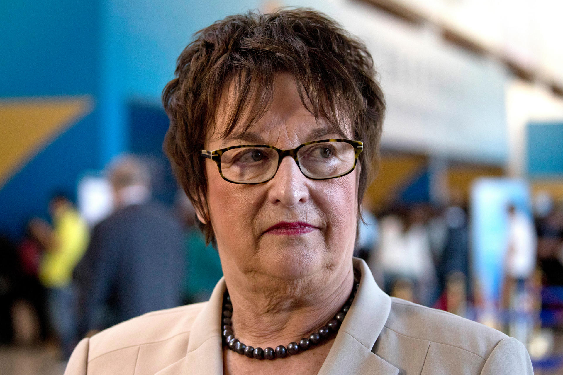 Wirtschaftsministerin Brigitte Zypries (SPD) will mitprüfen.