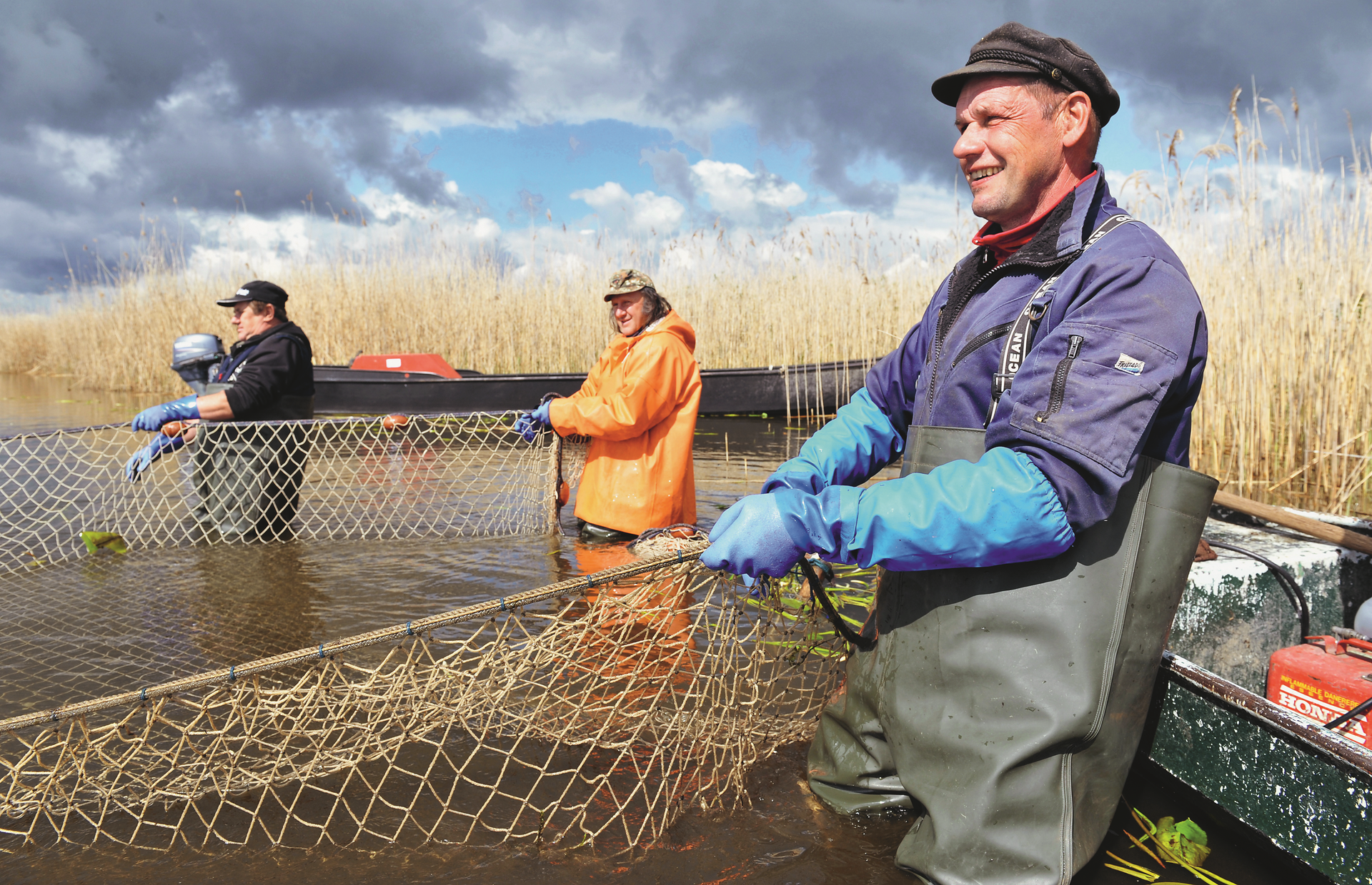 Brassen, Hechte, Barsche und Plötzen: 50 Tonnen Fisch holt Wolfgang Schröder mit seinen Leuten jedes Jahr aus dem Wasser.