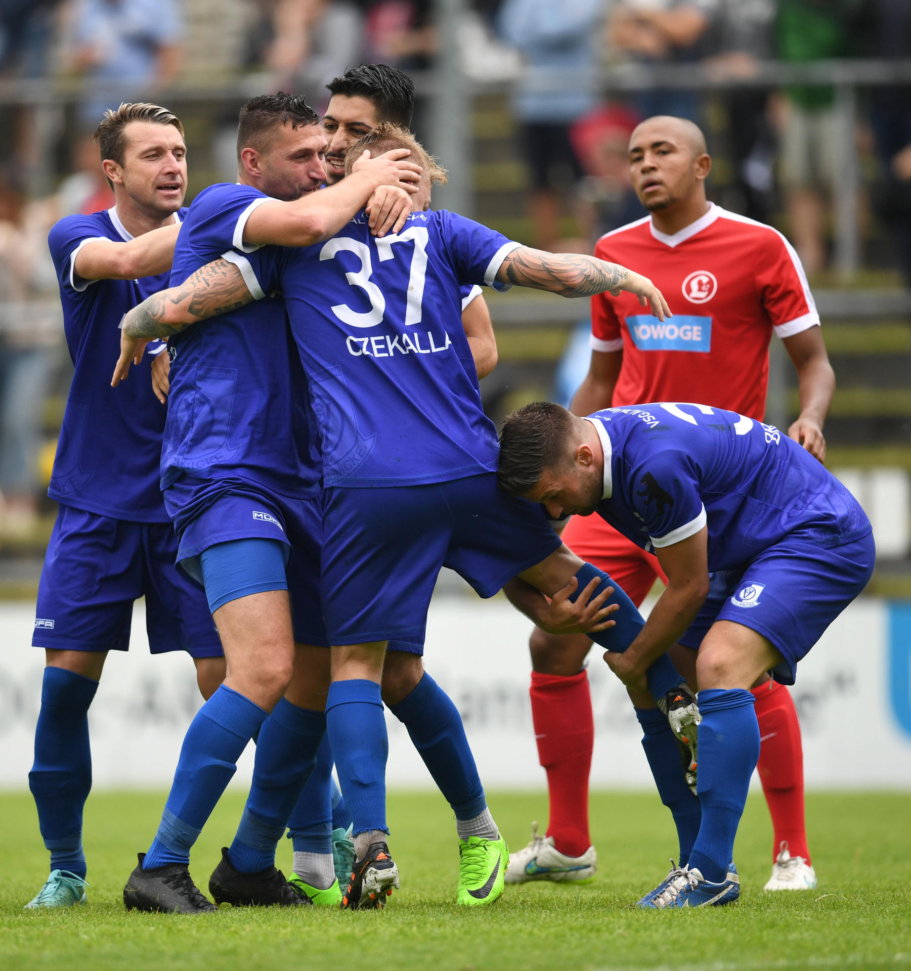 Jubel nach Tor zum 1:2 durch Torsten Mattuschka.