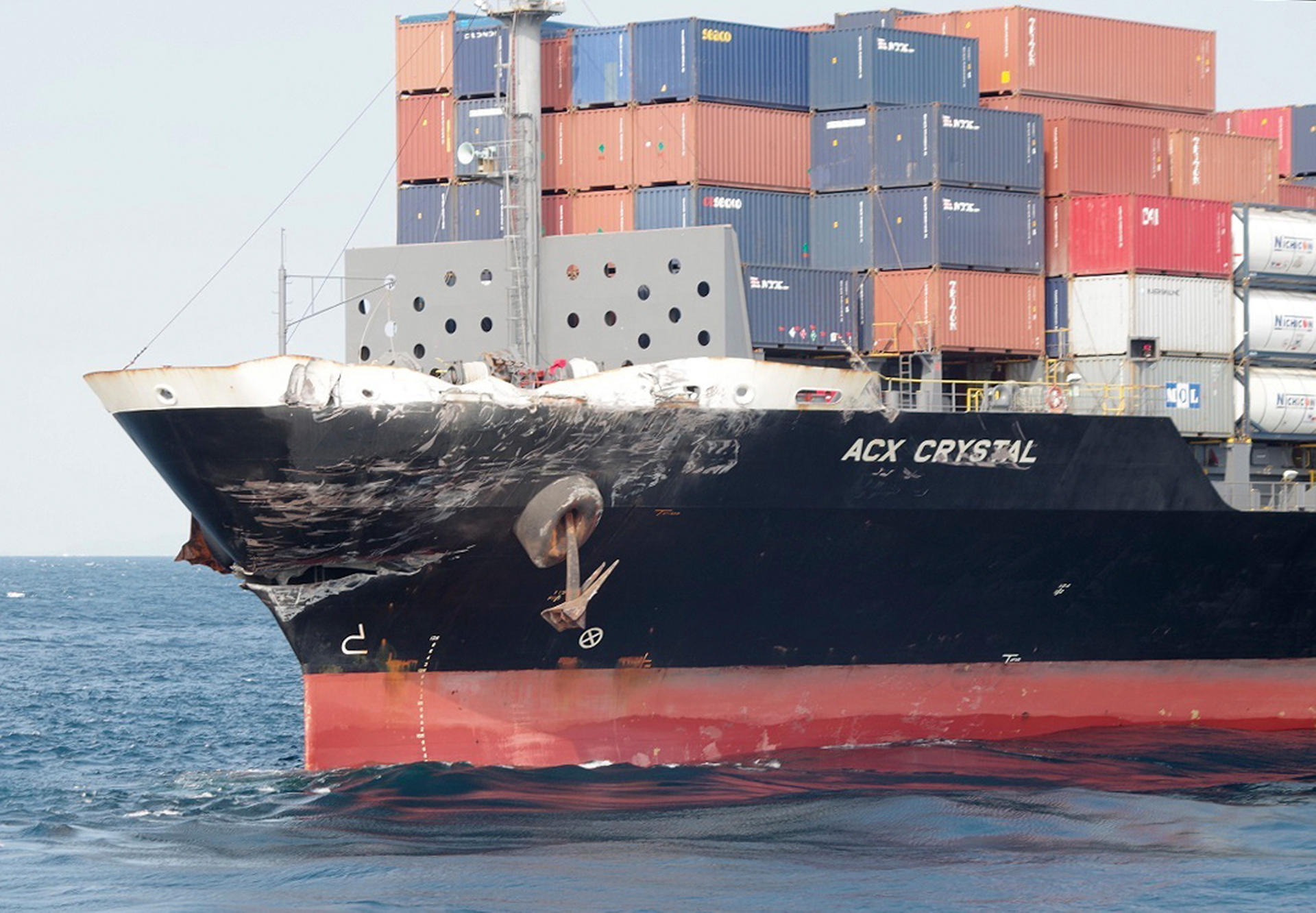 Das Containerschiff nimmt Kurs auf den Hafen von Tokio.
