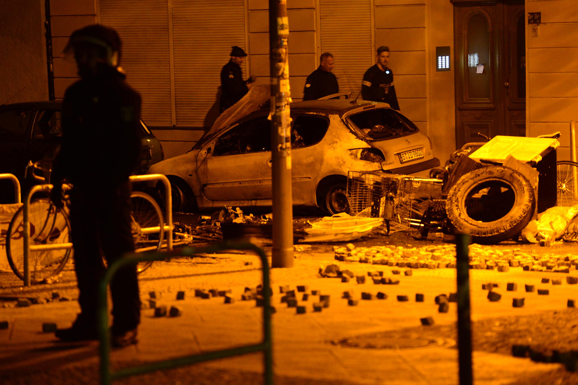 Dutzende Randalierer sind in der Nacht zum 17.06.2017 durch die Rigaer Straße in Friedrichshain gezogen. 