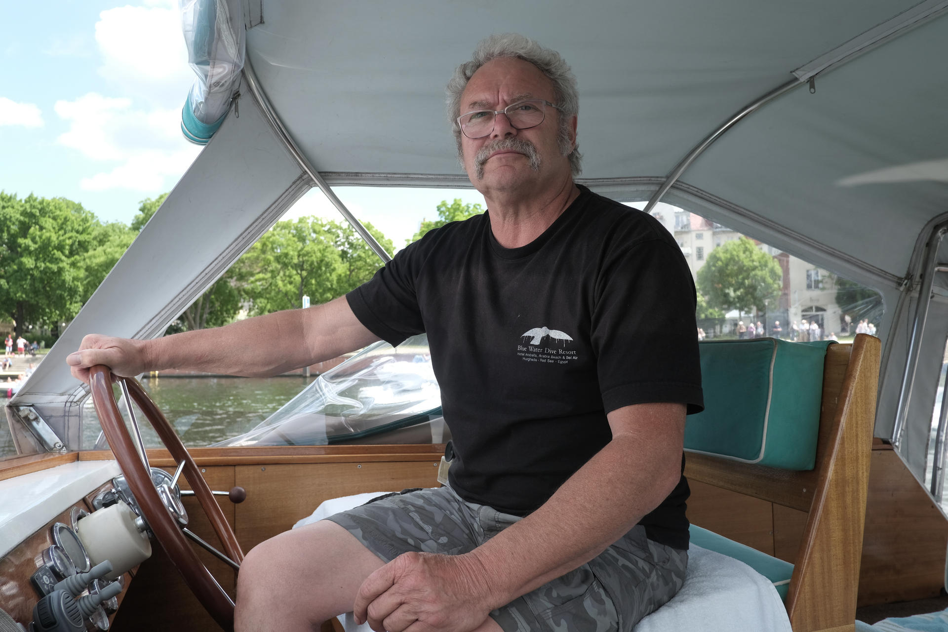 Rainer Walz (62) besitzt ein Bootshaus am Müggelsee und vermietet „Bootsparkplätze“. Er sagt: „Wenn die Öko-Verordnung kommt, bleiben die Kunden weg.“
