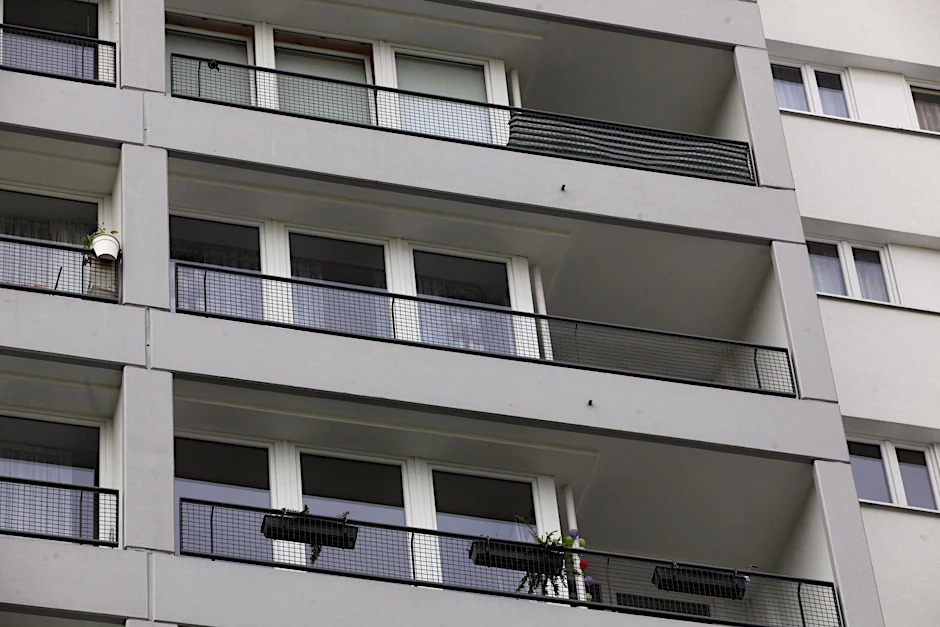 Aus diesem Hochhaus stürzte eine Sechsjährige in die Tiefe.