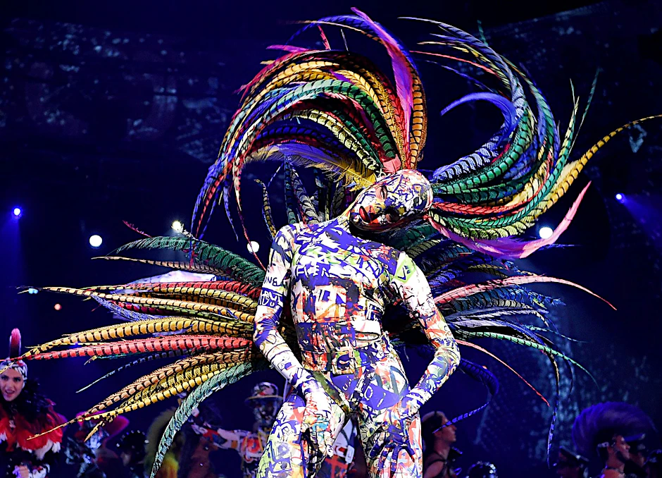 Archivbild: Szene aus der Friedrichstadt-Palast-Revue "The One - Grand Show"