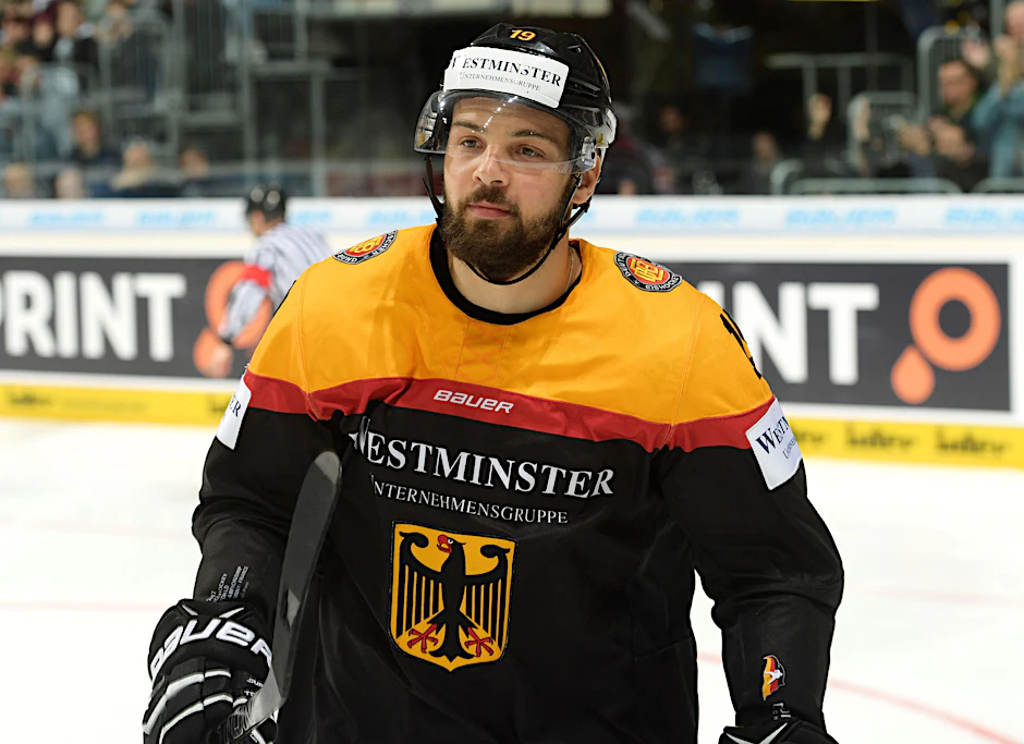 Nationalstürmer Thomas Oppenheimer trägt jetzt auch das Trikot der Eisbären.